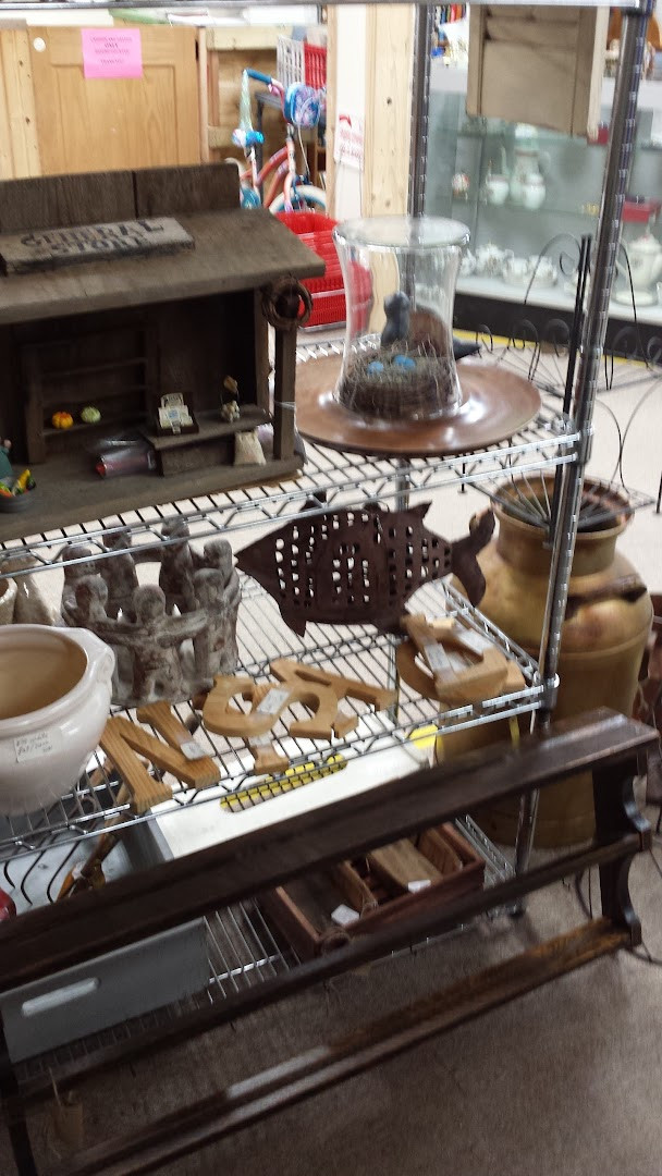 Treasure Trove Vintage Flea Market (26,000 Sq Ft)