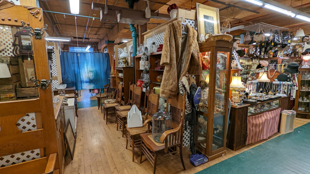 Flea Market at the Crossing