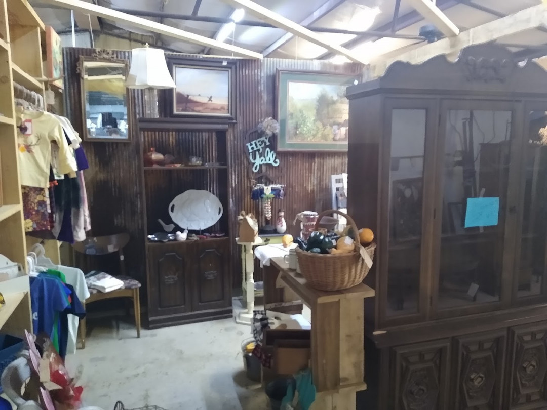 R &amp; R Bargain Center-Flea Market