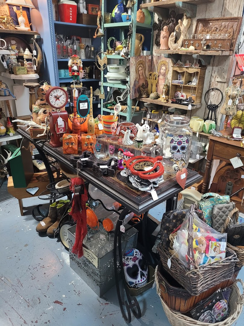 Old Round Up Flea Market and Antiques