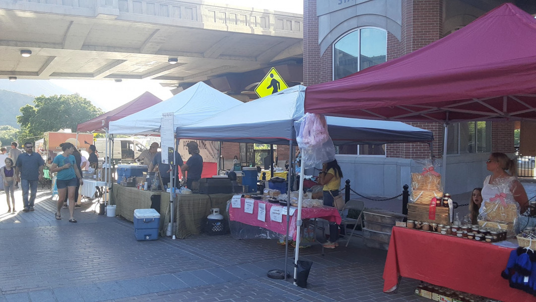 Glenwood Springs Downtown Market on 7th Street