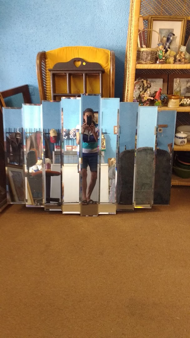 F &amp; L Flea Market
