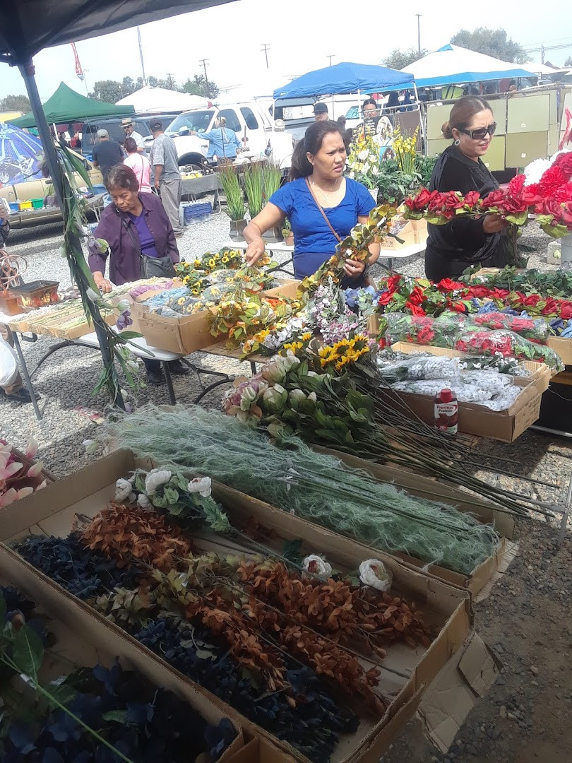 Alma's Flea Market