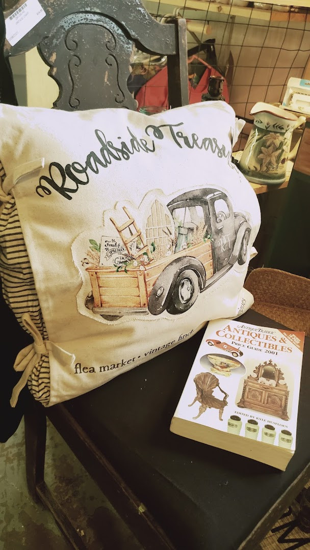 Rustic Thinking Flea Market