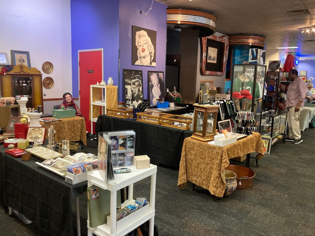 Berwyn Indoor / Outdoor Vintage Flea Market