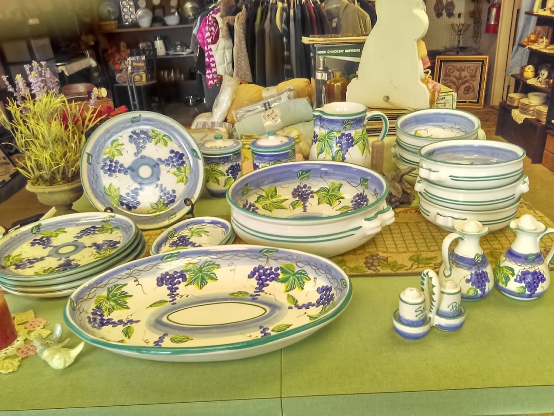 Carducci's 2nd Hand Shop