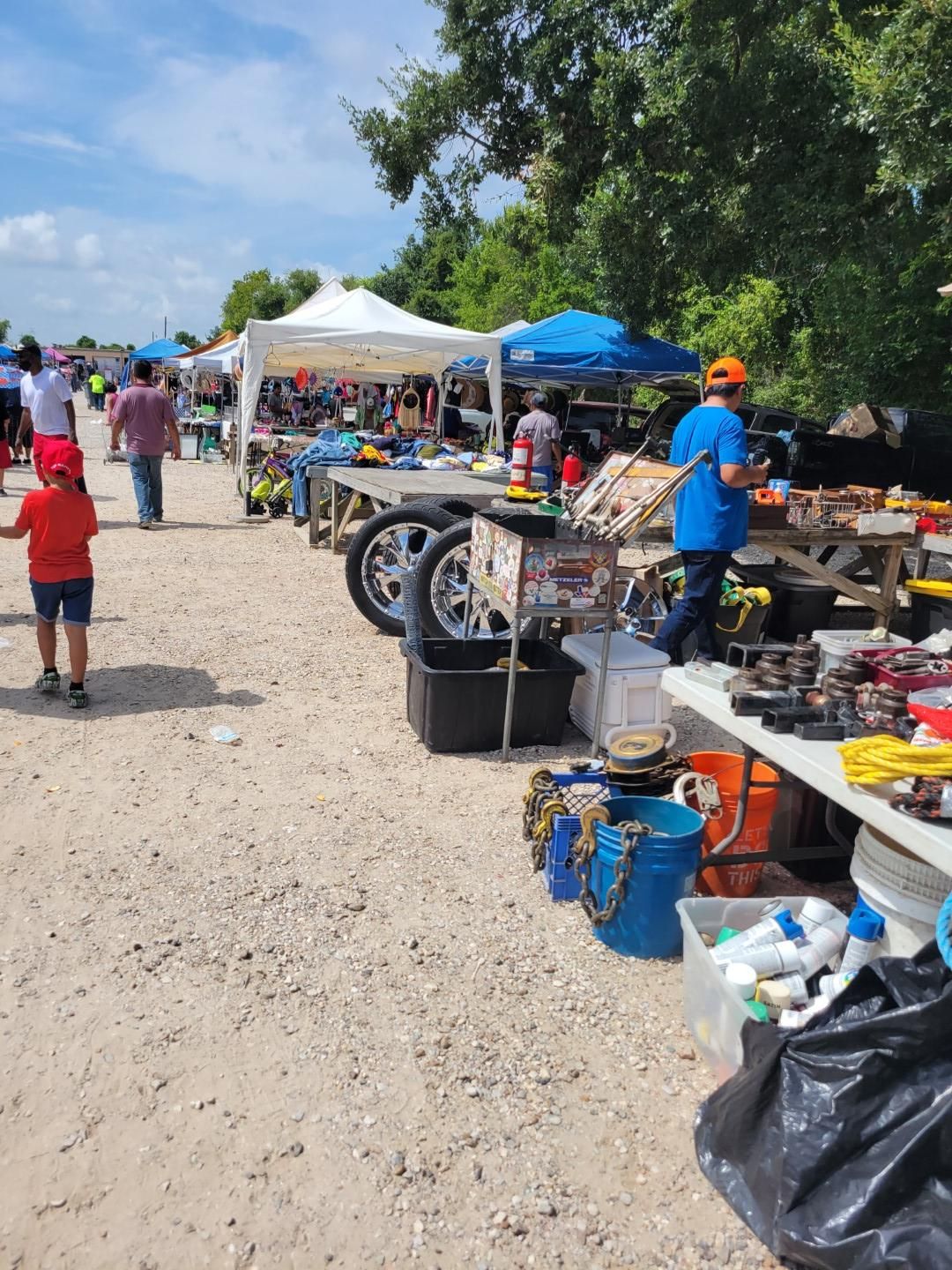 Cole’s Flea Market 