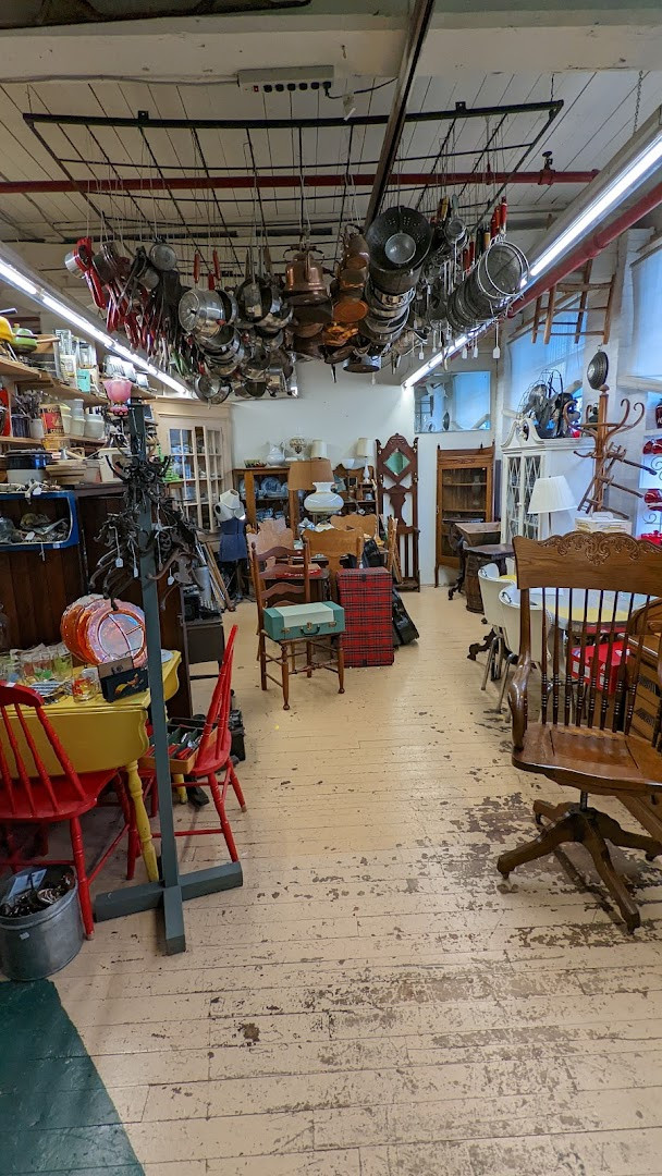 Flea Market at the Crossing