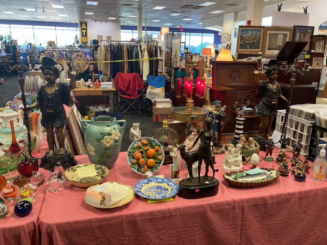 Berwyn Indoor / Outdoor Vintage Flea Market