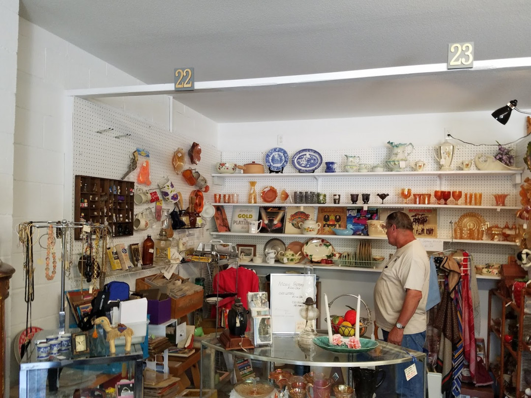 Bee Vee's Flea Market