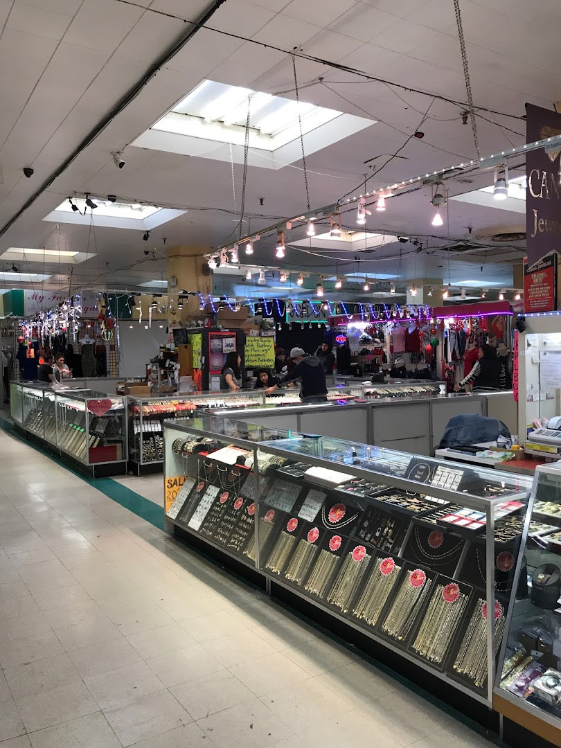 Plainfield Plaza Flea Market