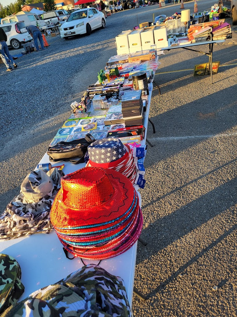 Happy's Outdoor Flea market
