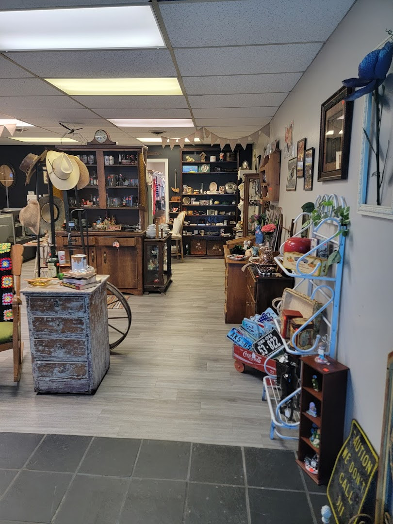 Junkin Treasures Flea Market