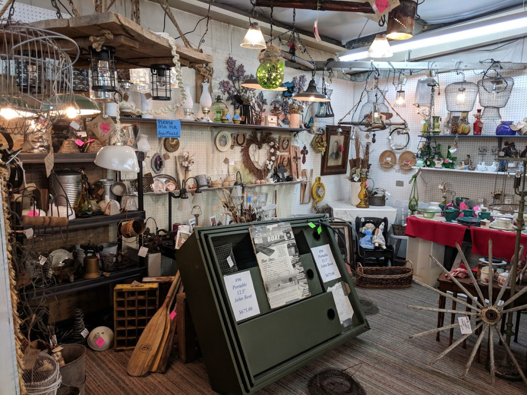 Past Time Antiques and Flea Market