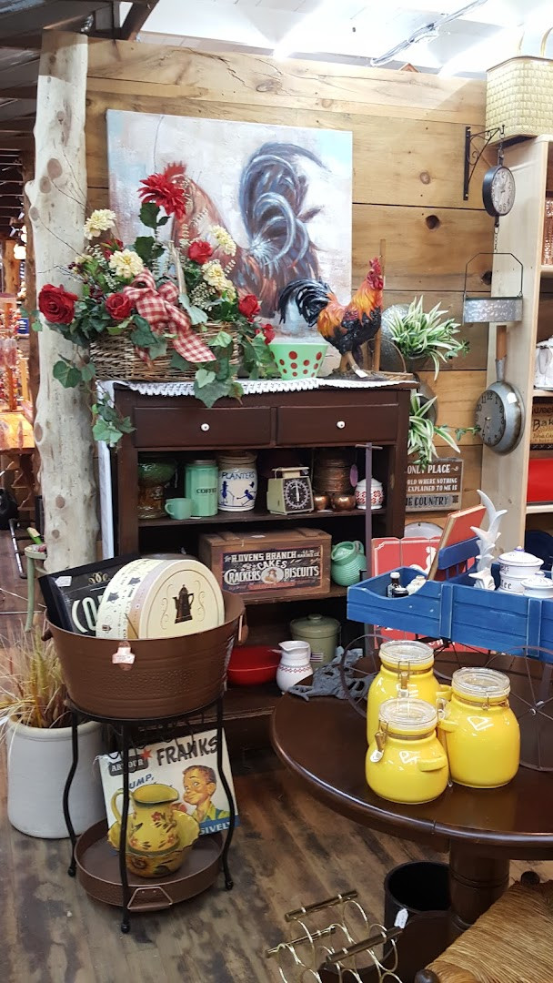 Peddler's Junction Flea Market &amp; Decor