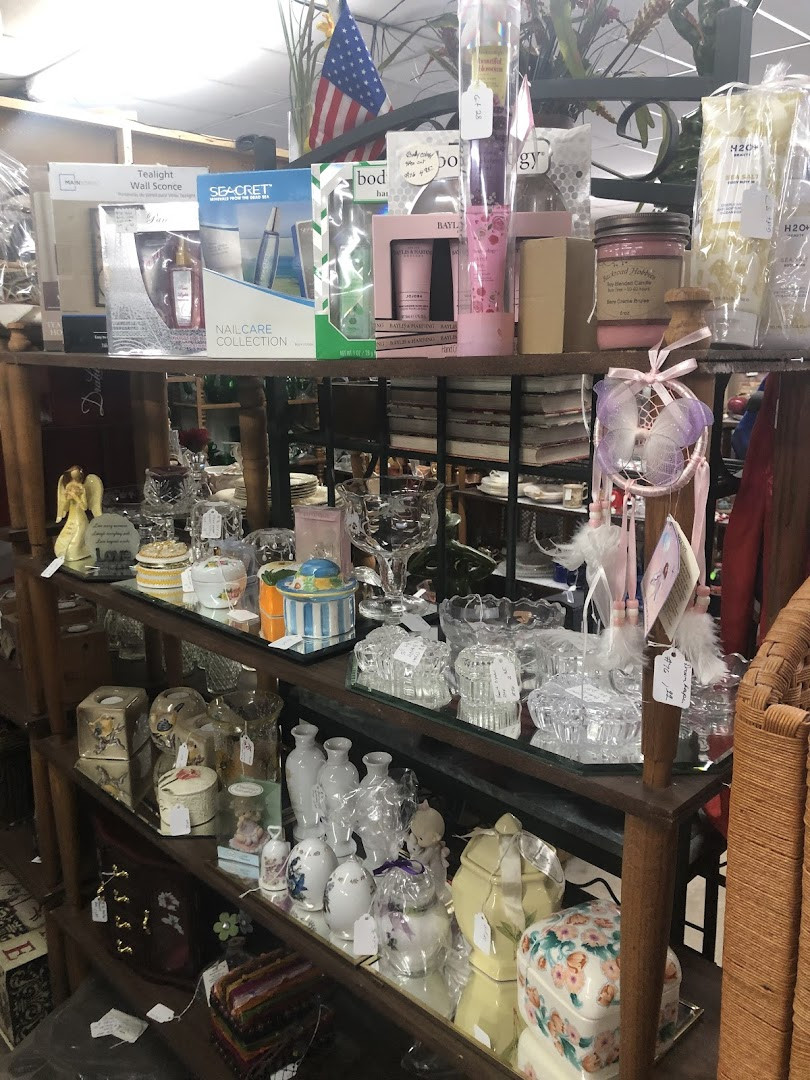 Lisa's Eagle Nest flea market