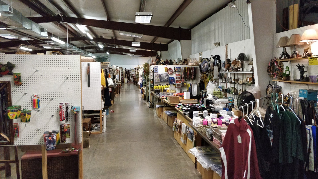 This aNd That Vendors Mall Flea Market