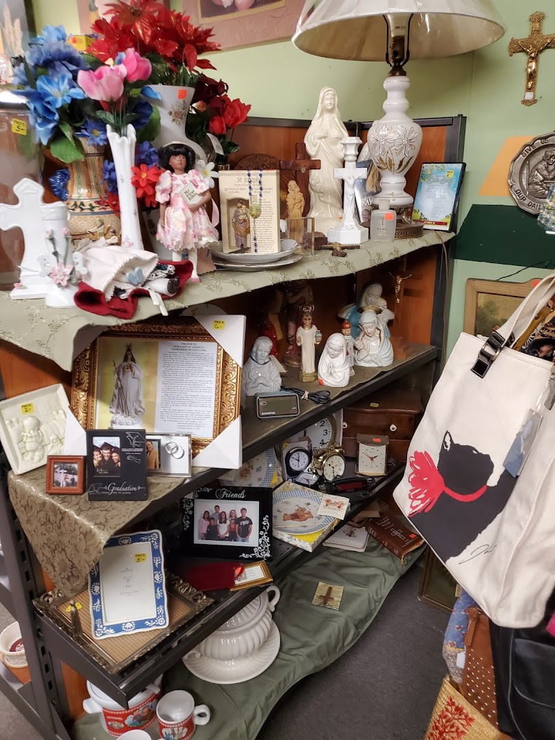 The Warehouse Shoppes &amp; Flea Market