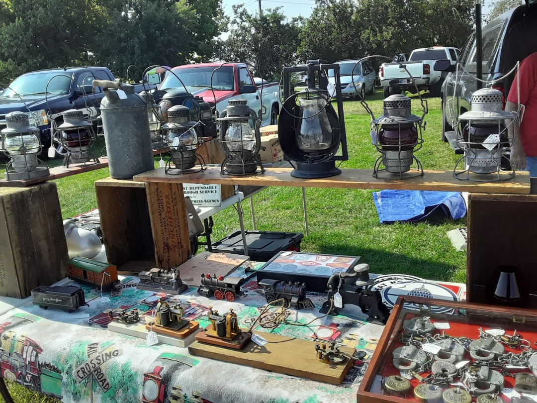 Strawtown Flea Market