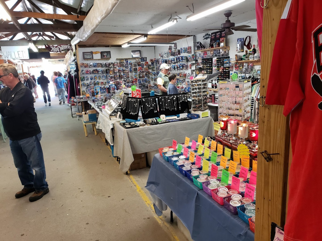 Hudson's Surfside Flea Market