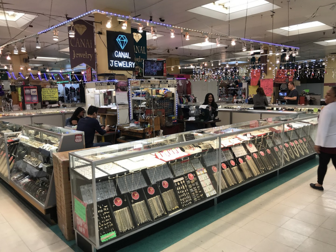 Plainfield Plaza Flea Market