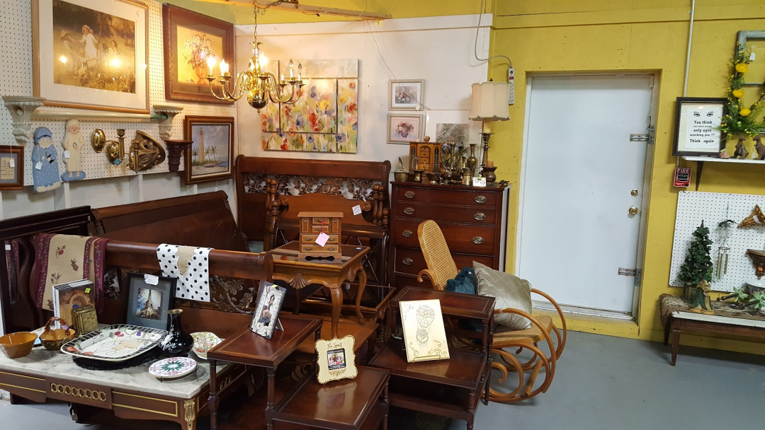 Grahuntley Flea Market &amp; Pawn Shop