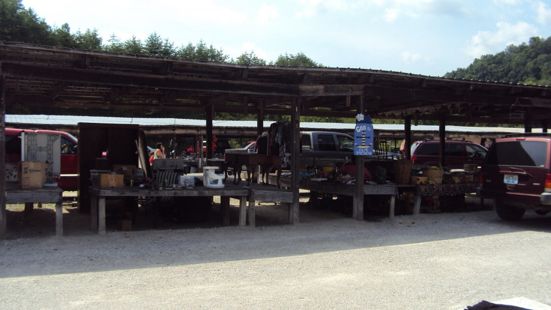 Bull Creek Flea Market - Trade Center