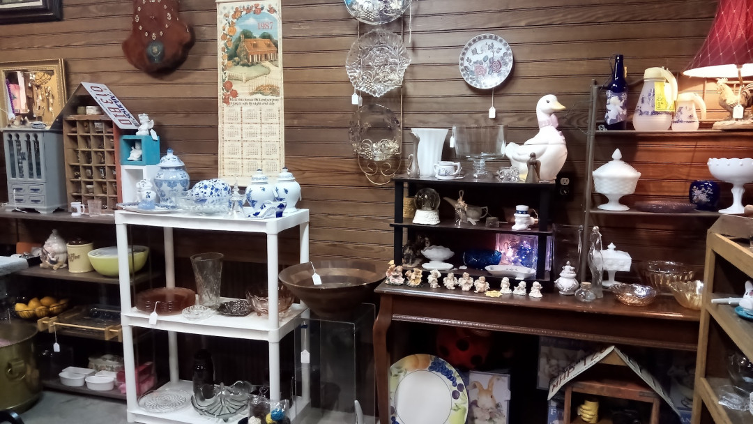 Dawn's New Beginnings resale and consignment Flea Market