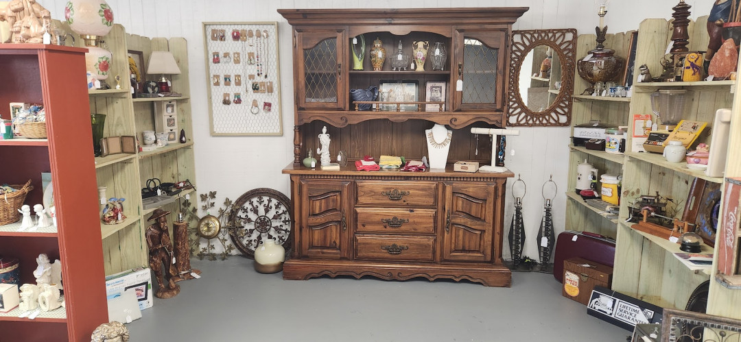 Trinkets Flea Market