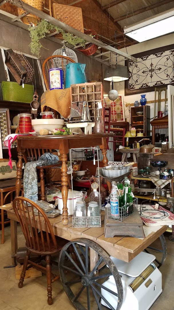 Country Road Flea Market and Antiques LLC