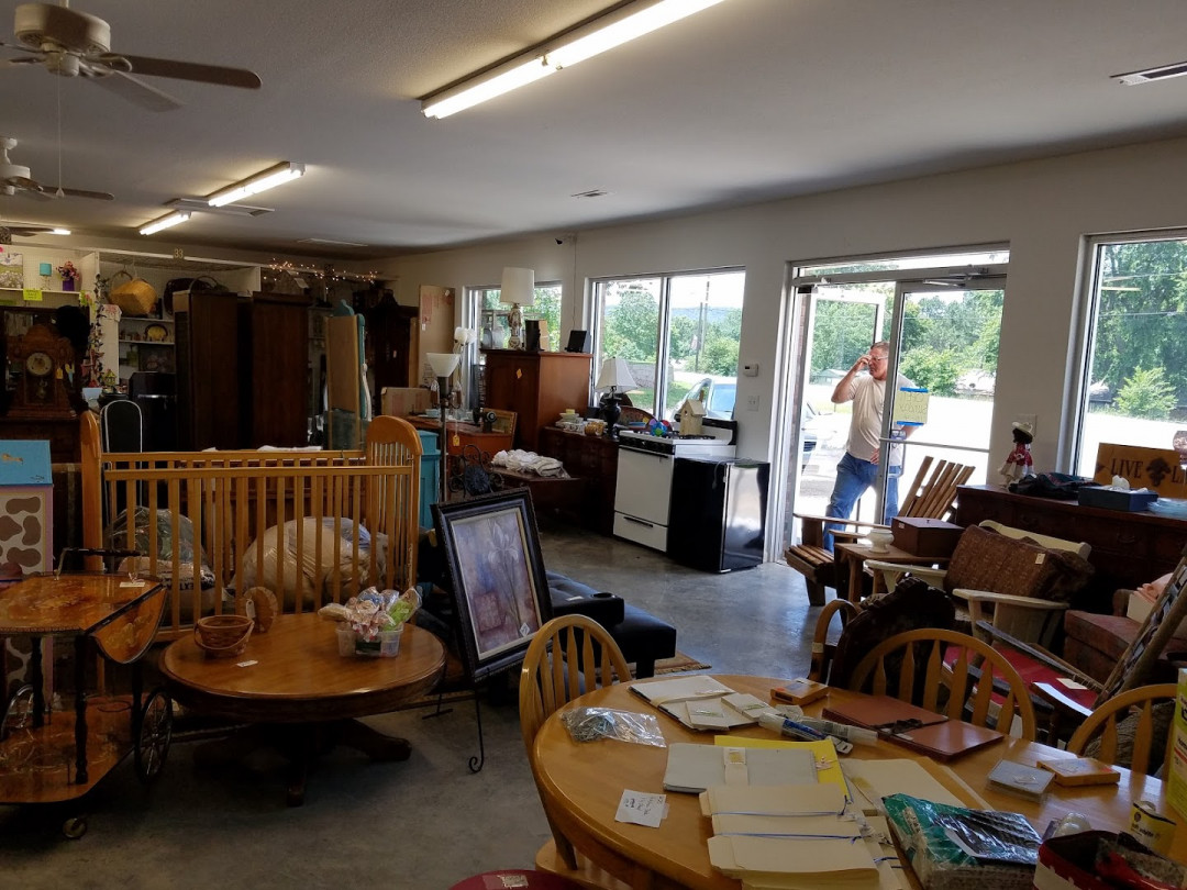 Bee Vee's Flea Market