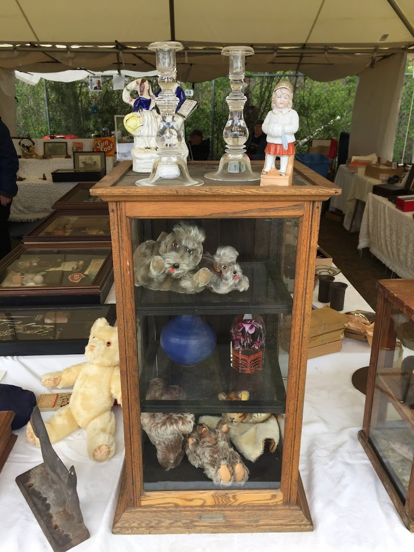 Brimfield Auction Acres