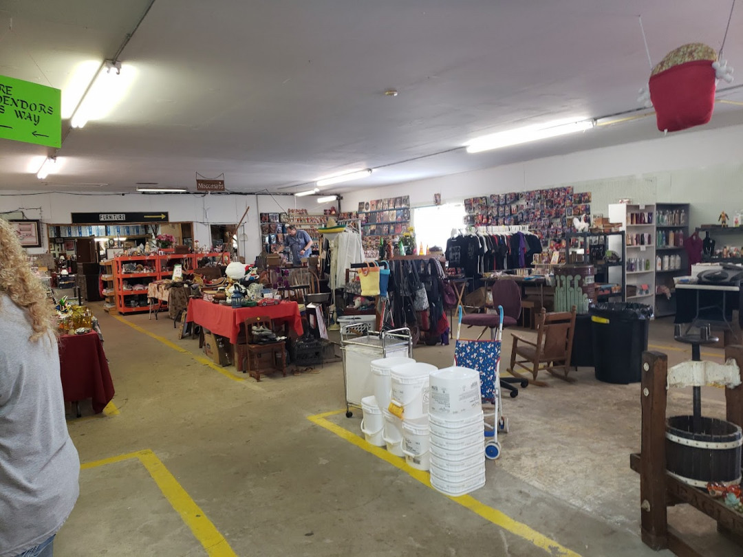 Dave's Place Flea Market