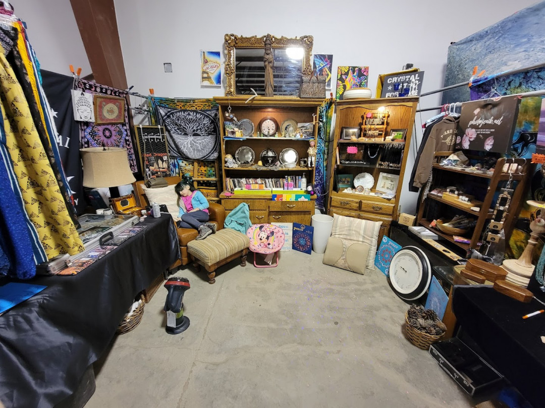 Neely's Korner Indoor Fleamarket and Outdoor Swap Meet