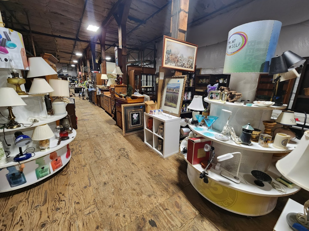 Heck's Things and Things Indoor Flea Market Heck's Things and Things Indoor Flea Market