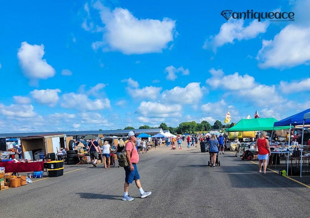 Hartville Marketplace &amp; Flea Market