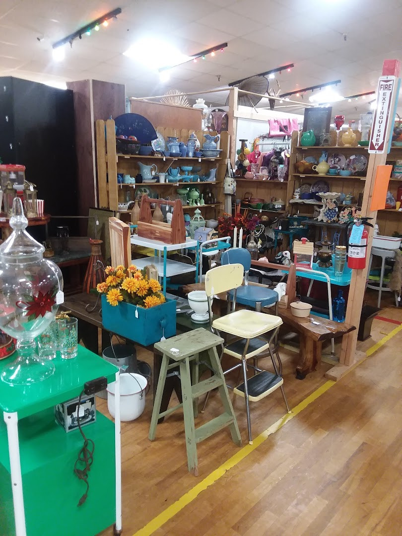 Treasure Trove Vintage Flea Market (26,000 Sq Ft)