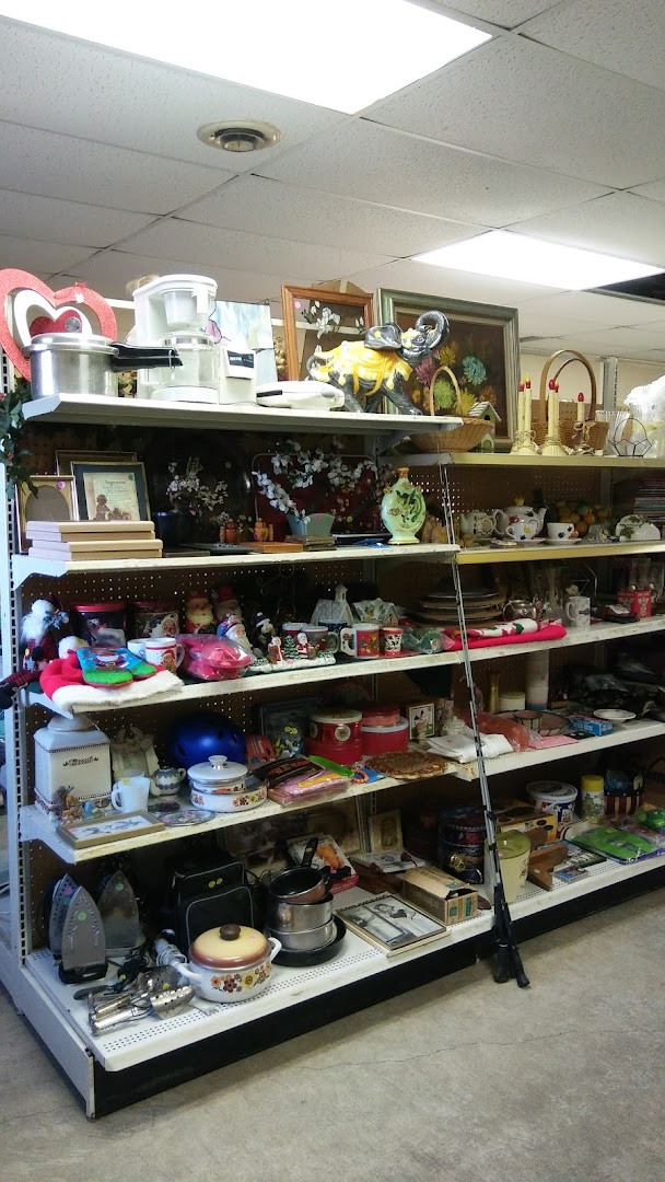 Trinkets &amp; Treasures Flea Market