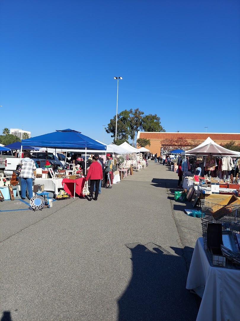 The Coast Vintage Market