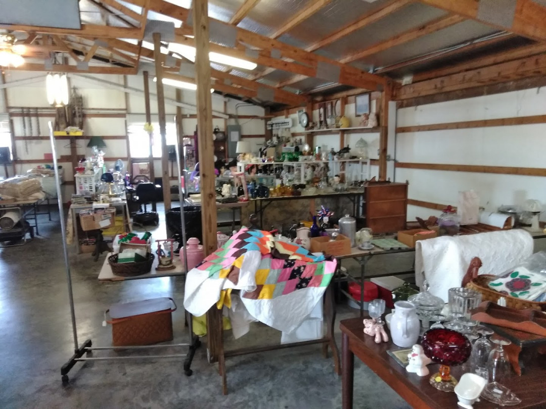 Luke's Town &amp; Country Flea Market