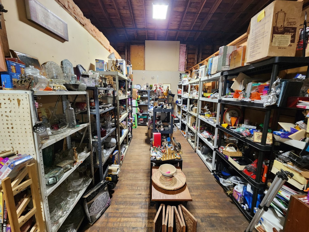 Heck's Things and Things Indoor Flea Market