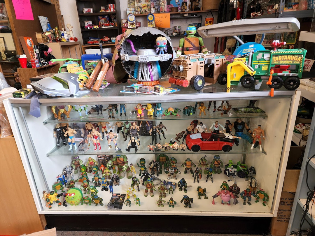 Wally &amp; Linz's Fleamarket