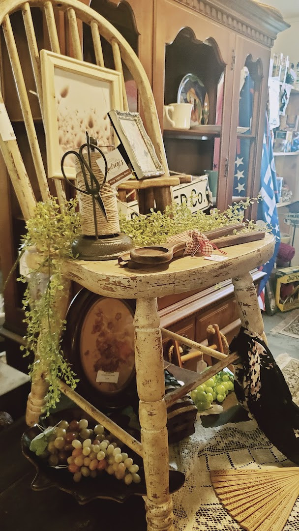 Rustic Thinking Flea Market