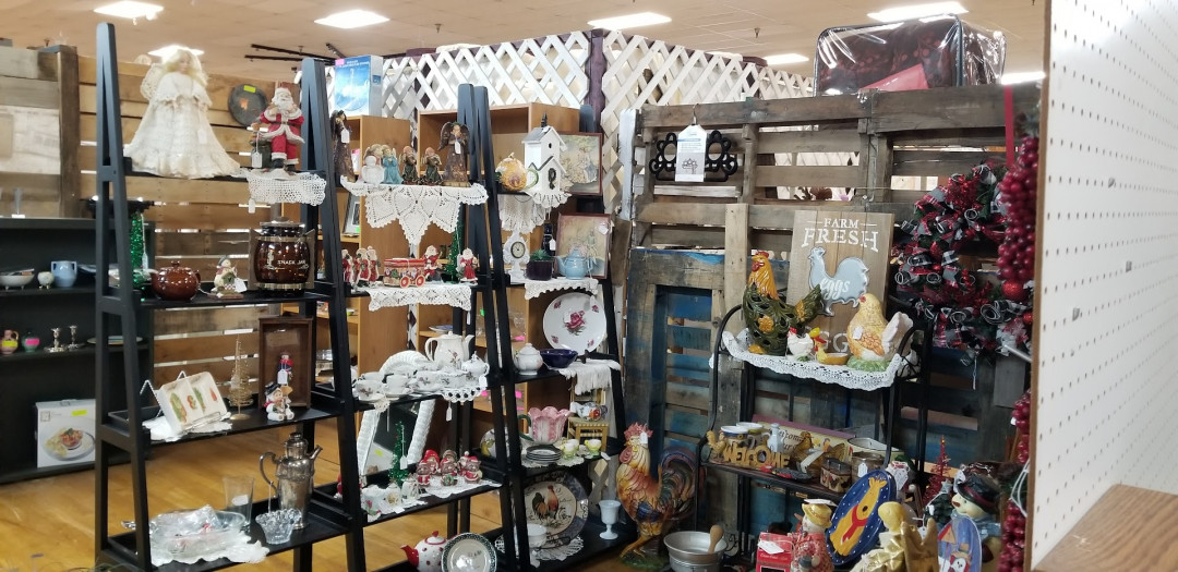 Treasure Trove Vintage Flea Market (26,000 Sq Ft)