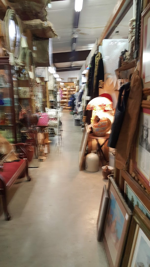 The Mall Vintage Fleamarket and Antiques