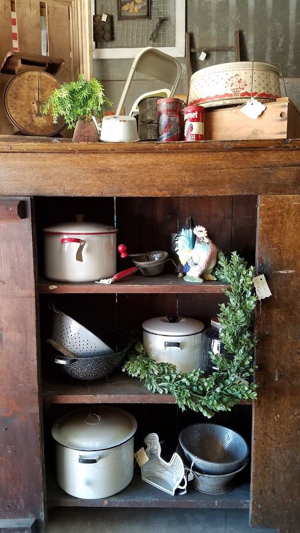 Country Road Flea Market and Antiques LLC