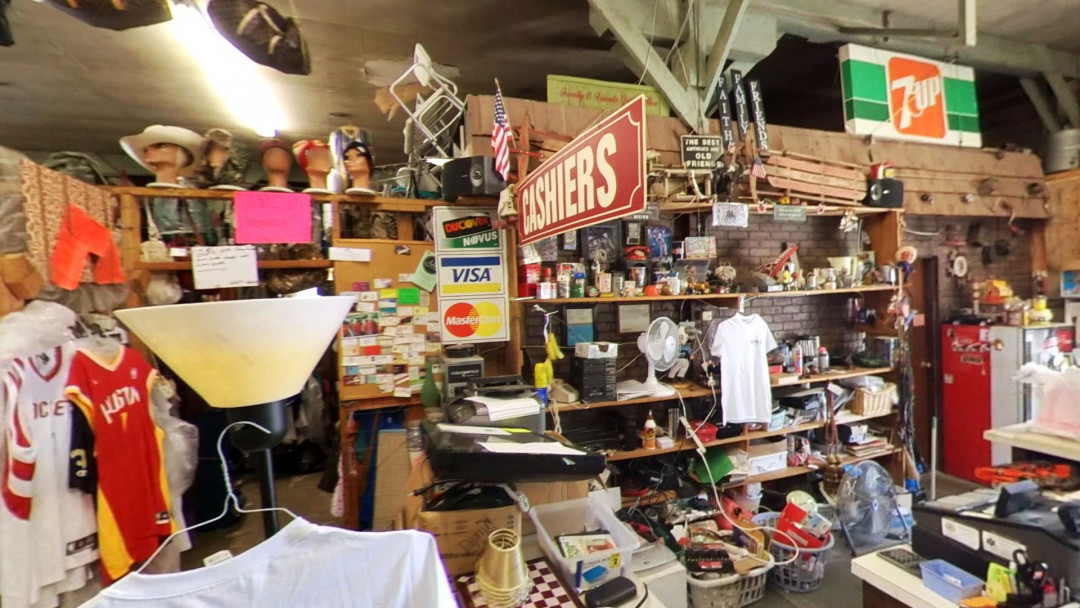 Family &amp; Friends Flea Market
