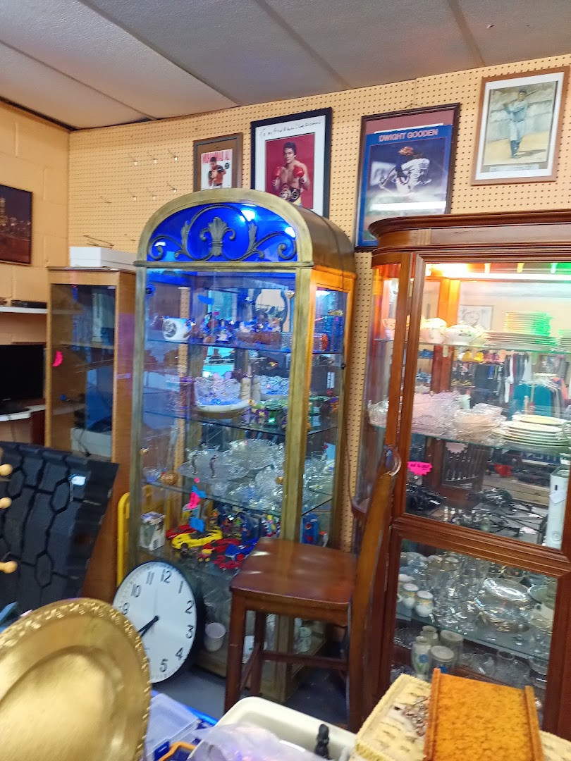 Bragg Boulevard Flea Market