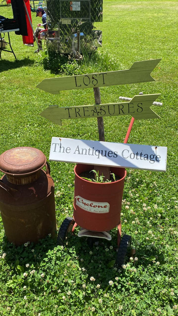 SANDY'S FLEA MARKET