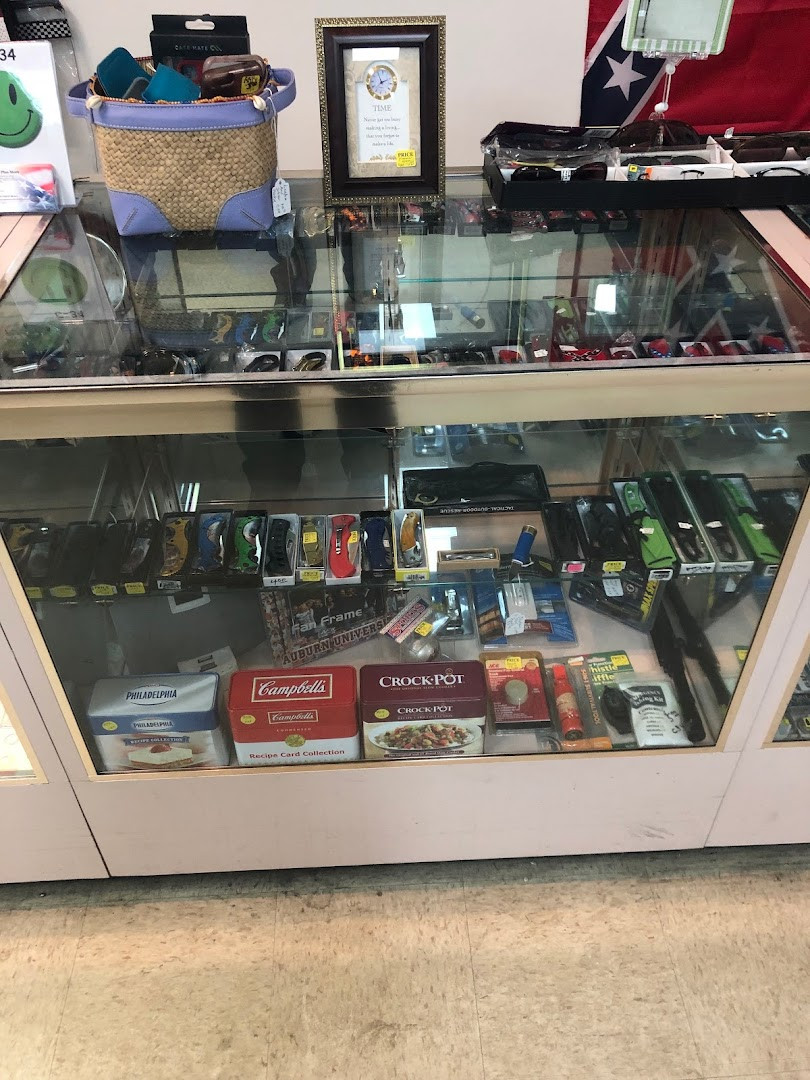 Mom's Flea Market &amp; Consignment